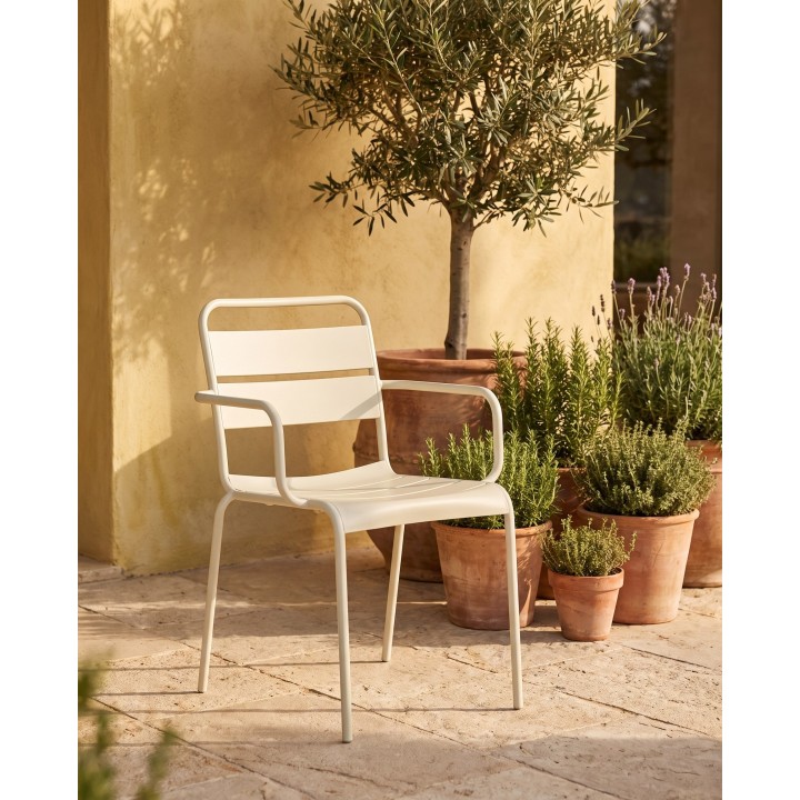 Slatted steel dining armchair, off-white – in situ