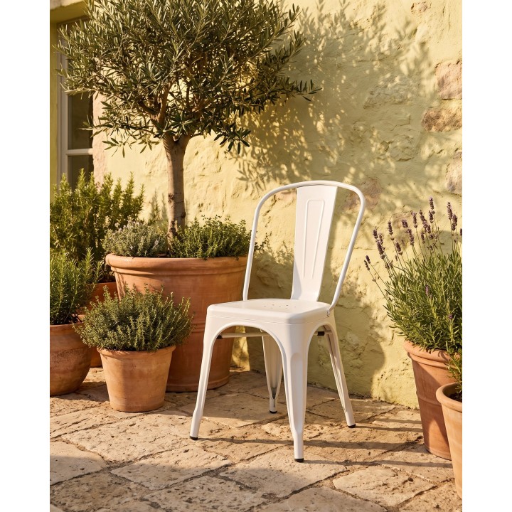 Steel bistro chair, matte white – in situ